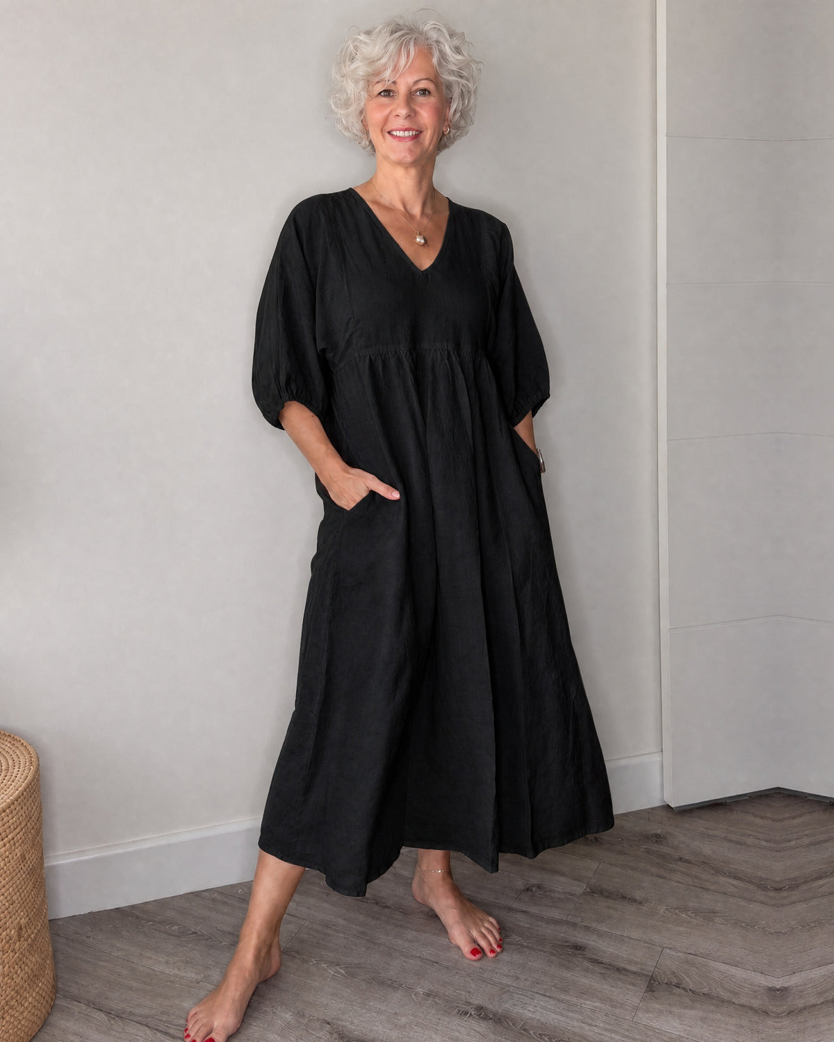 ELAENE - Relaxed V-Neck Maxi Dress - Black